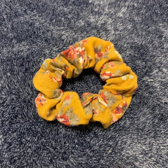 Scrunchie - Picture 2 of 4